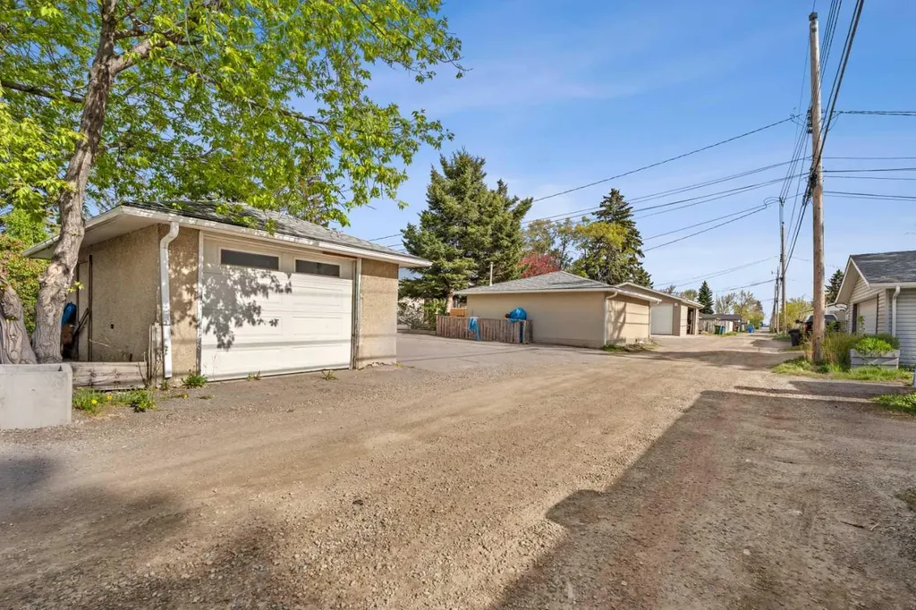 2211 41 Street SE Calgary AB T2B 1C8