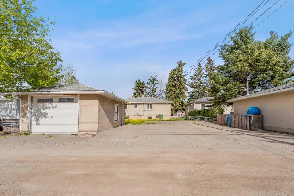 2211 41 Street SE Calgary AB T2B 1C8