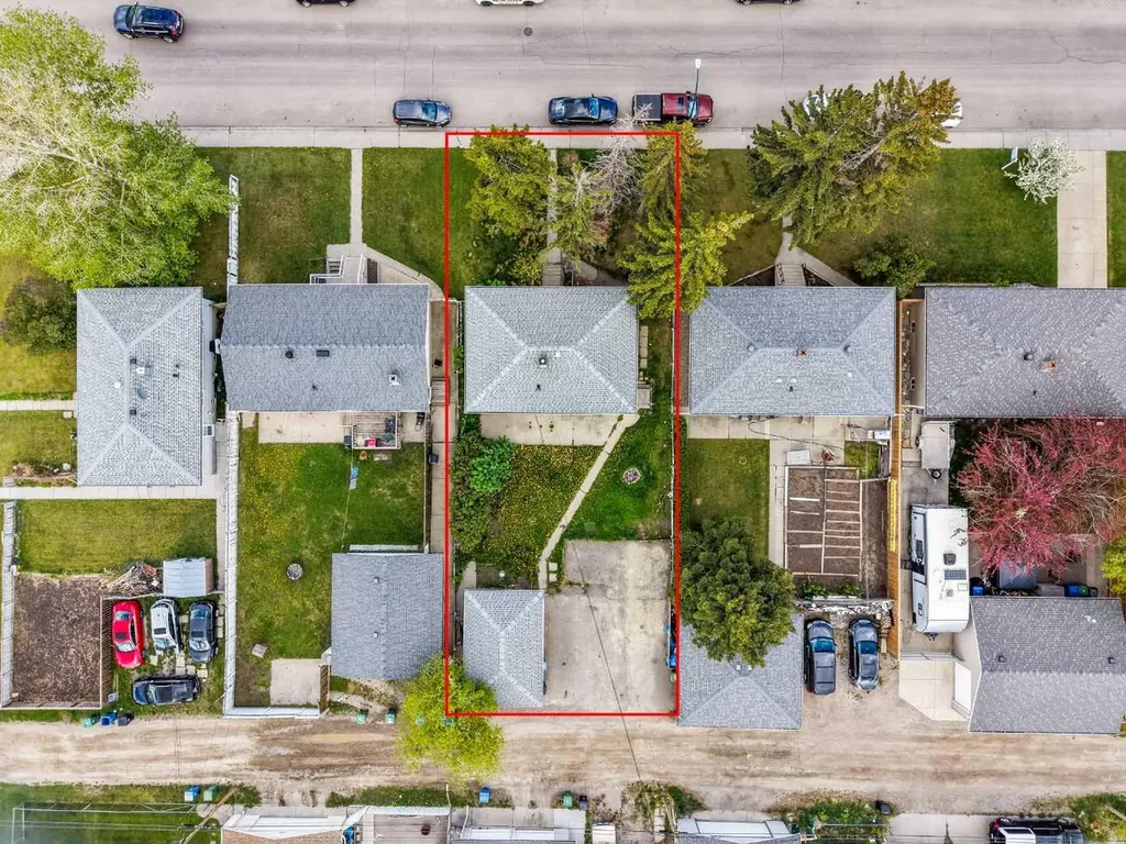2211 41 Street SE Calgary AB T2B 1C8