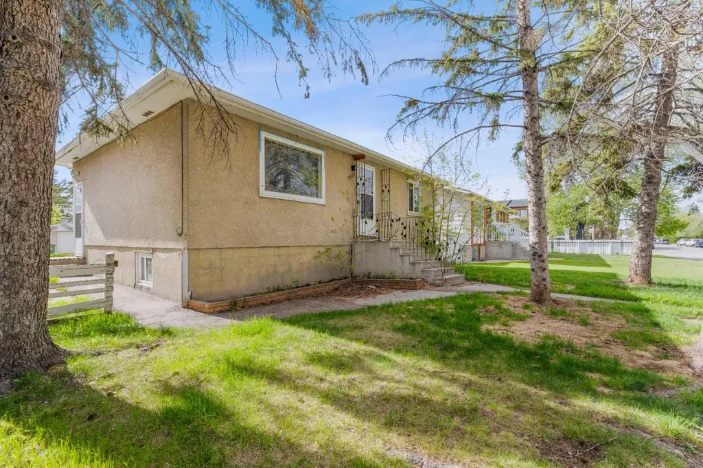 2211 41 Street SE Calgary AB T2B 1C8