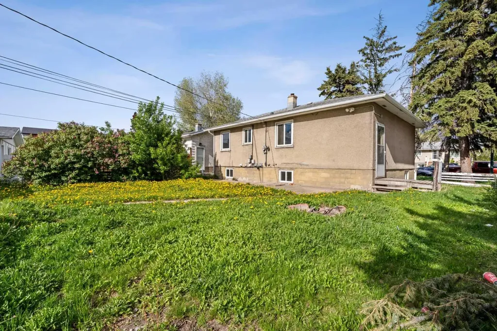 2211 41 Street SE Calgary AB T2B 1C8