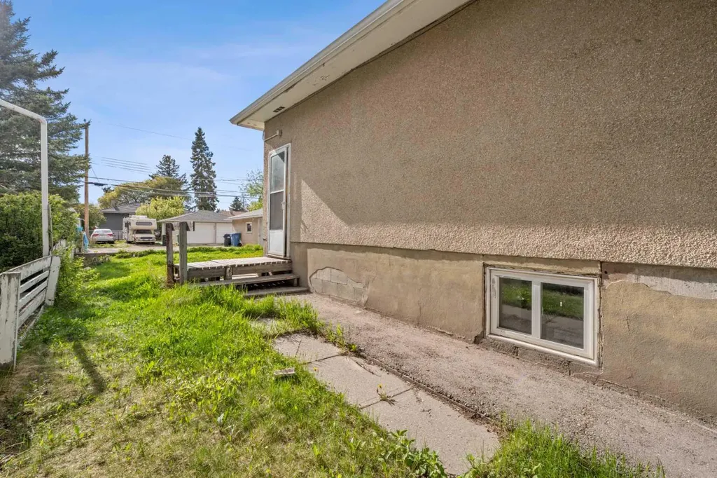 2211 41 Street SE Calgary AB T2B 1C8