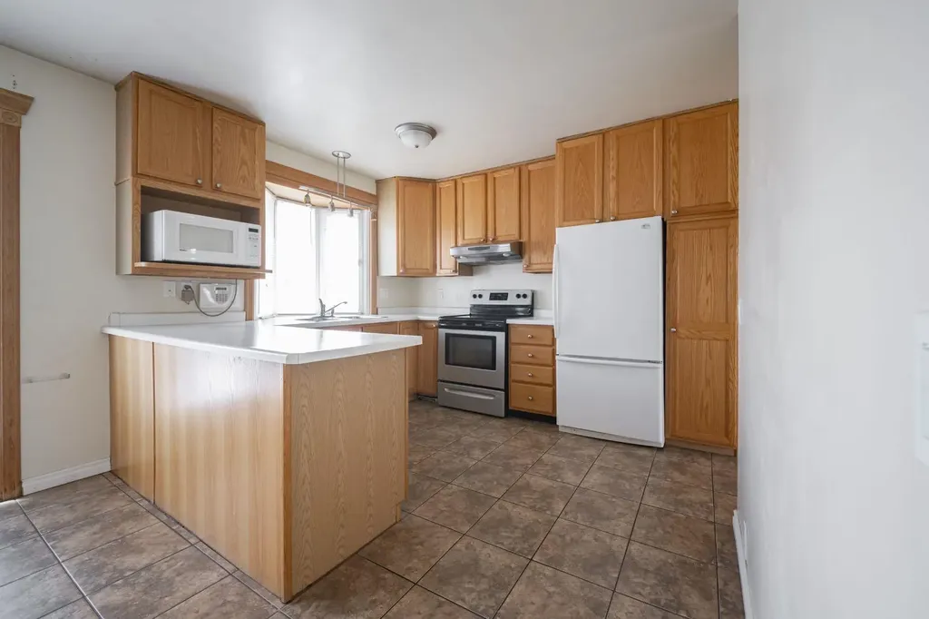 145 Hillcrest Drive Fort Mcmurray AB T9H 3T7