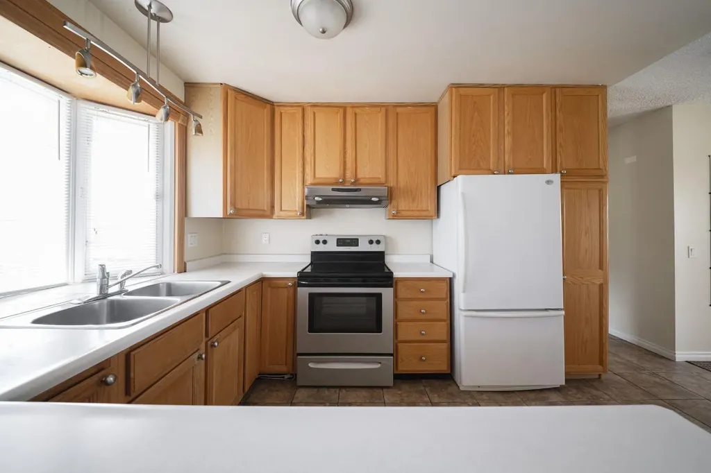 145 Hillcrest Drive Fort Mcmurray AB T9H 3T7