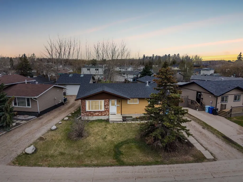 145 Hillcrest Drive Fort Mcmurray AB T9H 3T7