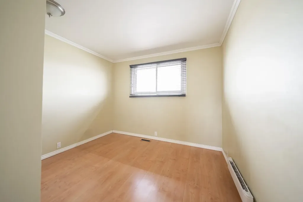 145 Hillcrest Drive Fort Mcmurray AB T9H 3T7