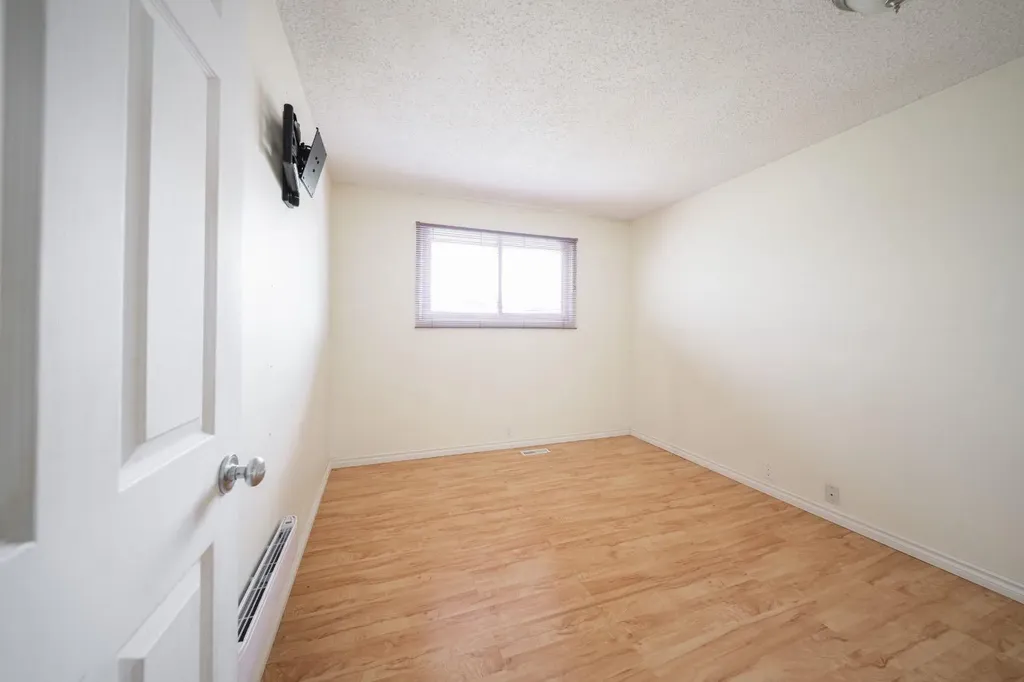 145 Hillcrest Drive Fort Mcmurray AB T9H 3T7