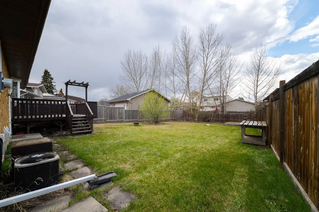 145 Hillcrest Drive Fort Mcmurray AB T9H 3T7