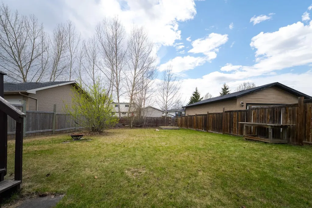 145 Hillcrest Drive Fort Mcmurray AB T9H 3T7