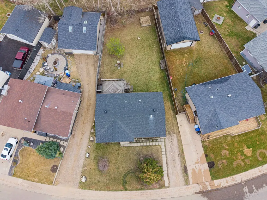 145 Hillcrest Drive Fort Mcmurray AB T9H 3T7