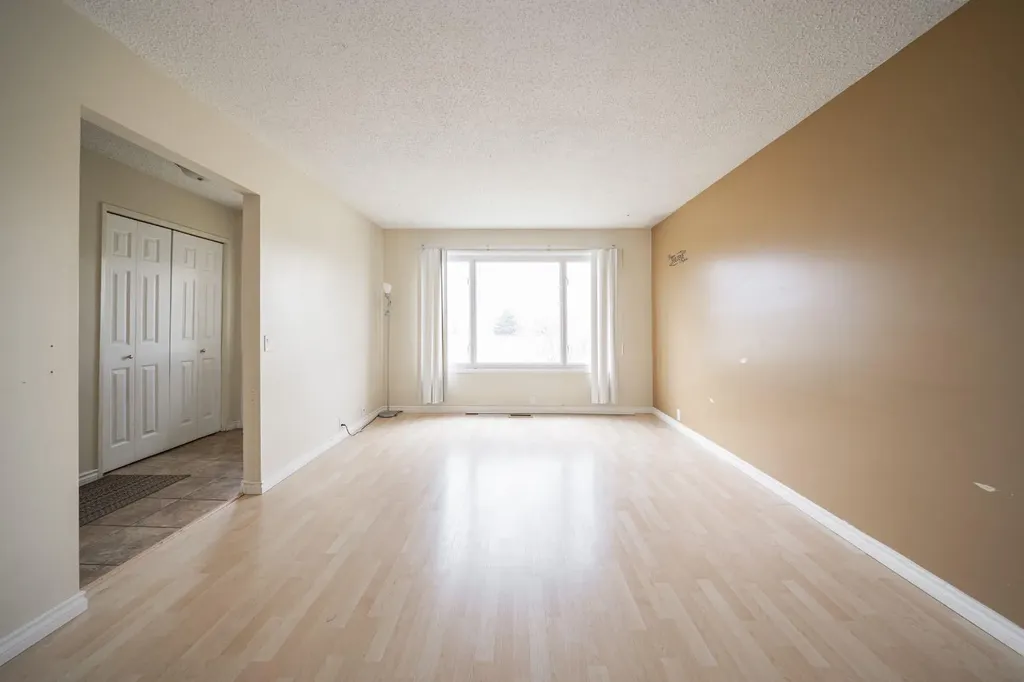 145 Hillcrest Drive Fort Mcmurray AB T9H 3T7