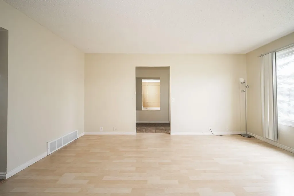 145 Hillcrest Drive Fort Mcmurray AB T9H 3T7