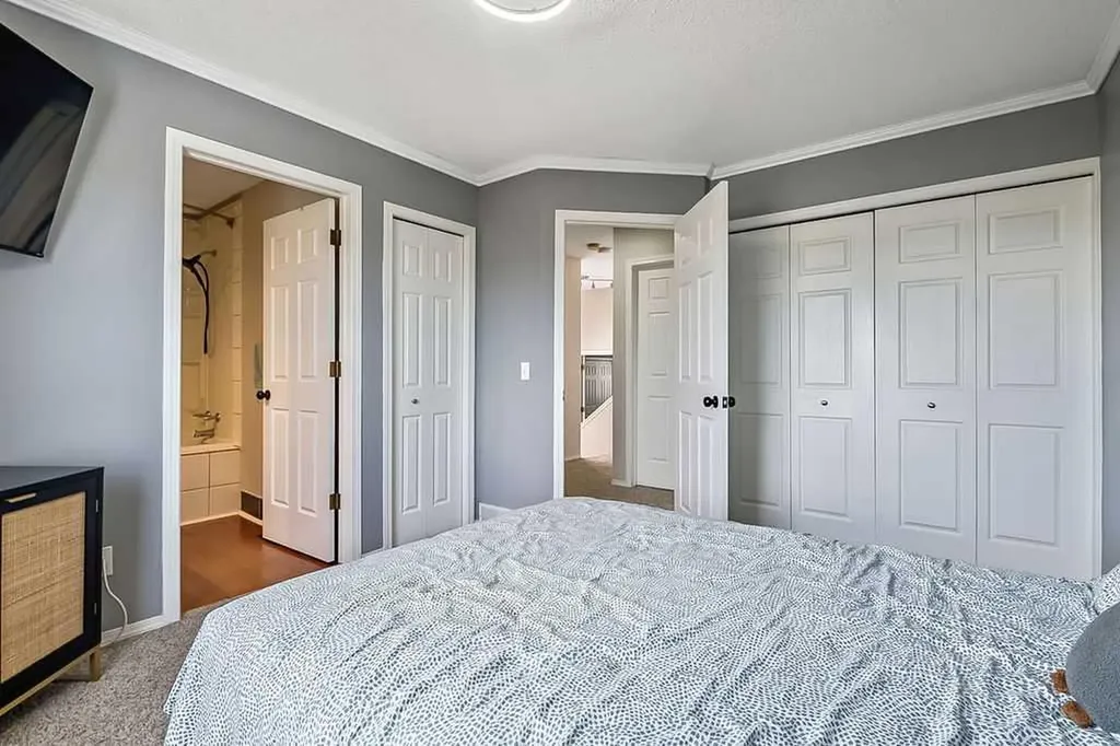 145 Harvest Glen Way NE Calgary AB T3K 4J4