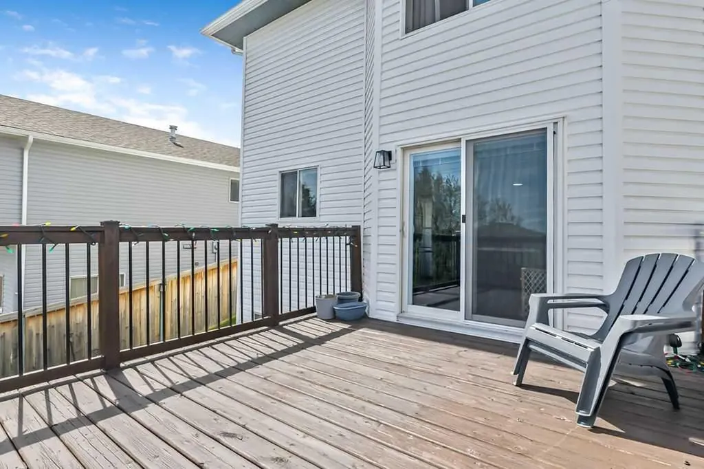 145 Harvest Glen Way NE Calgary AB T3K 4J4