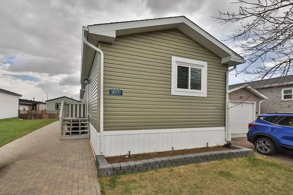 5021 Applewood Road Coaldale AB T1M 0C6