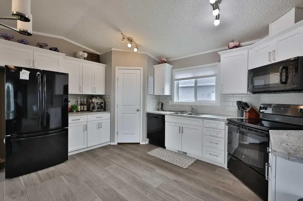 5021 Applewood Road Coaldale AB T1M 0C6