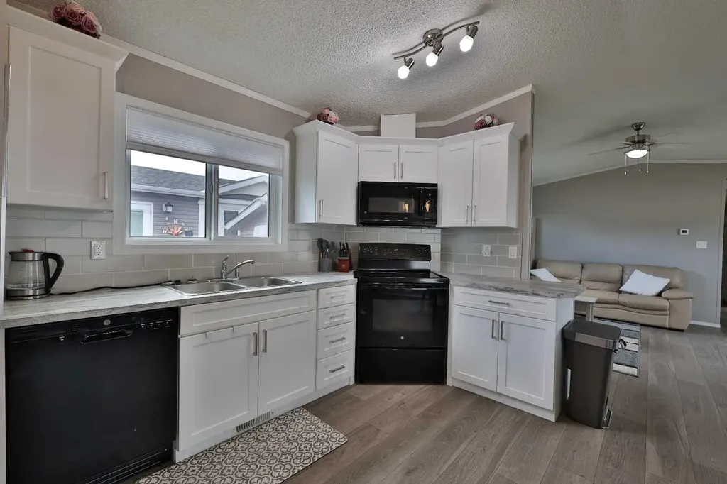 5021 Applewood Road Coaldale AB T1M 0C6