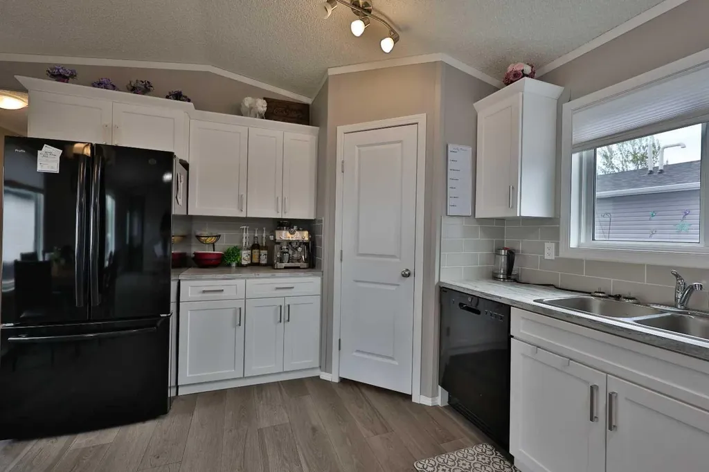 5021 Applewood Road Coaldale AB T1M 0C6