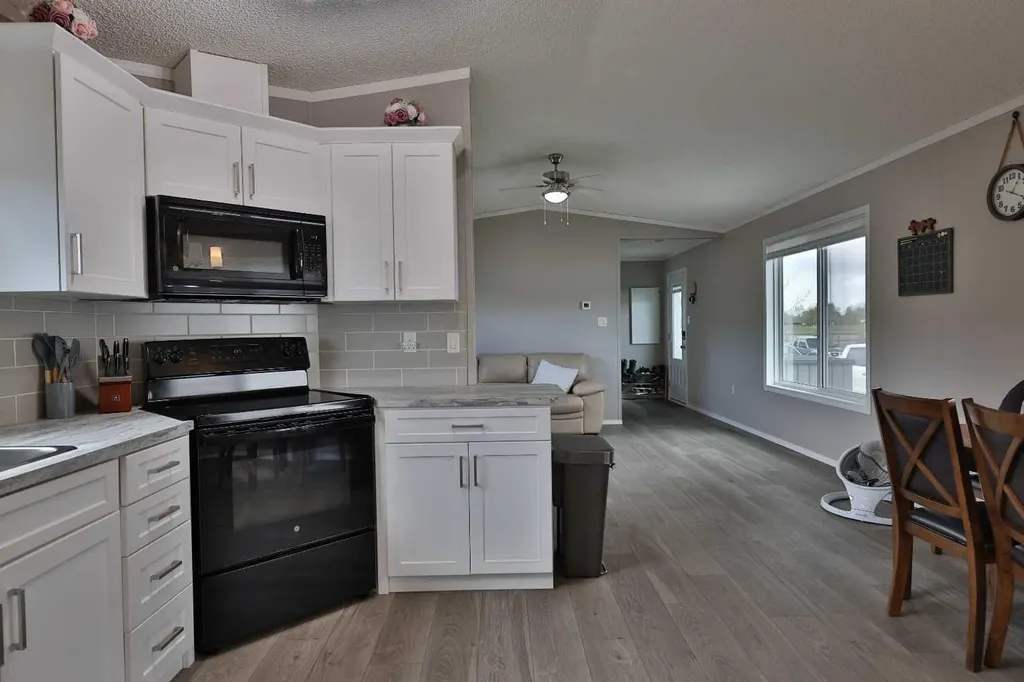 5021 Applewood Road Coaldale AB T1M 0C6