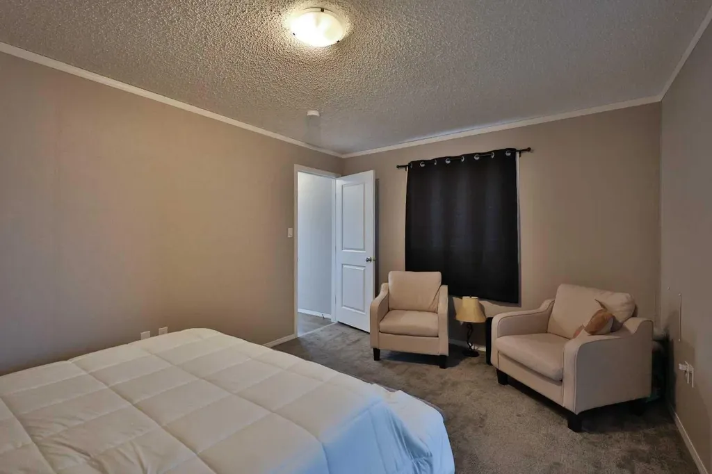 5021 Applewood Road Coaldale AB T1M 0C6