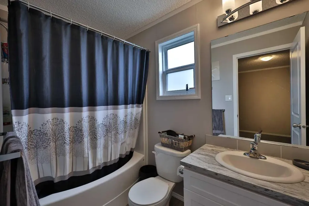 5021 Applewood Road Coaldale AB T1M 0C6
