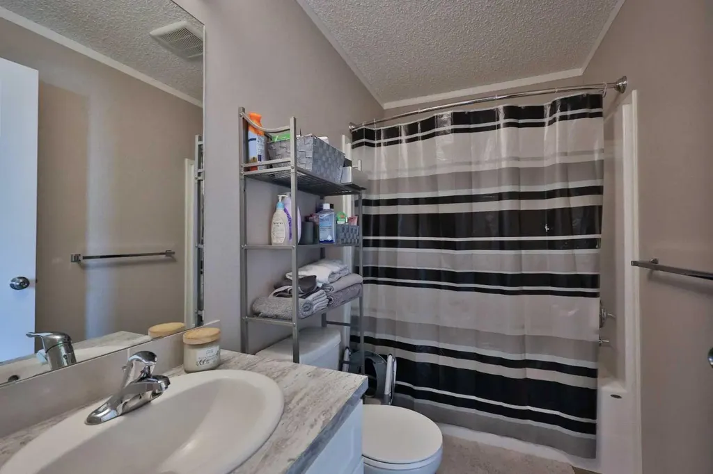 5021 Applewood Road Coaldale AB T1M 0C6