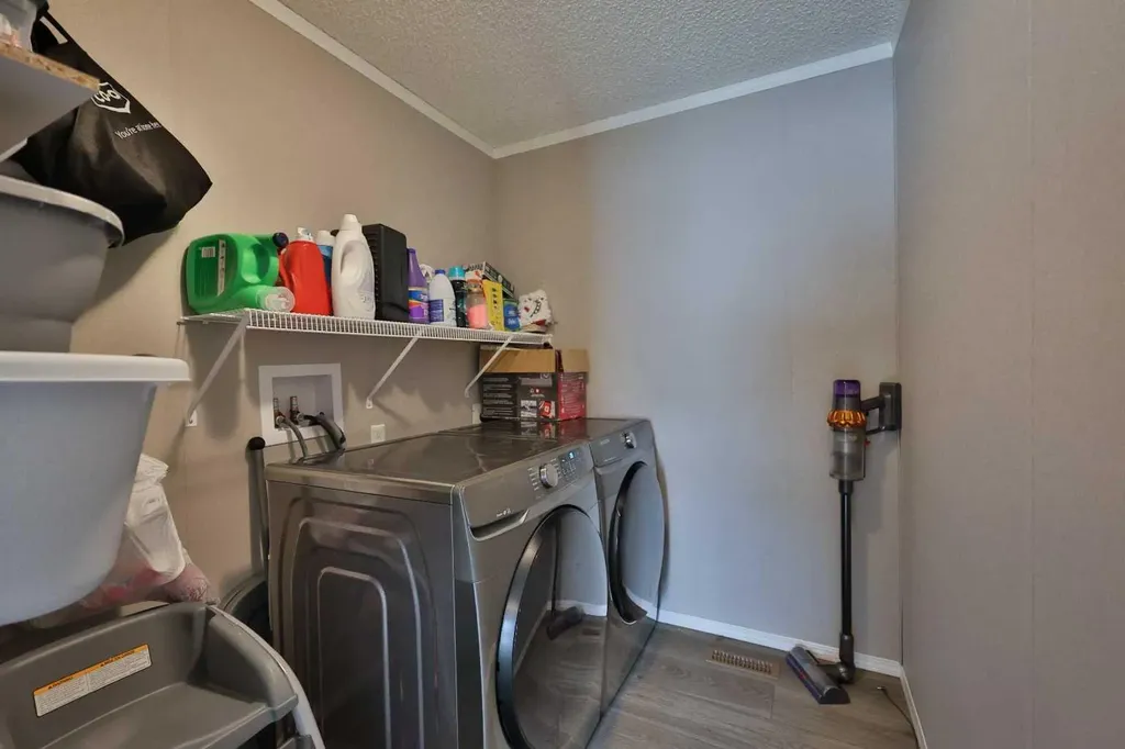 5021 Applewood Road Coaldale AB T1M 0C6