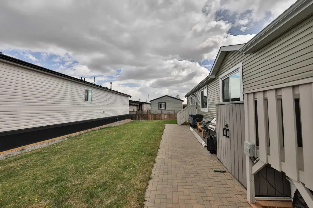 5021 Applewood Road Coaldale AB T1M 0C6