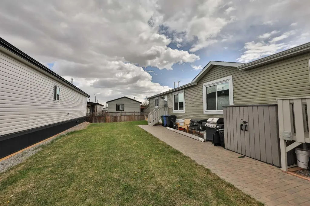 5021 Applewood Road Coaldale AB T1M 0C6