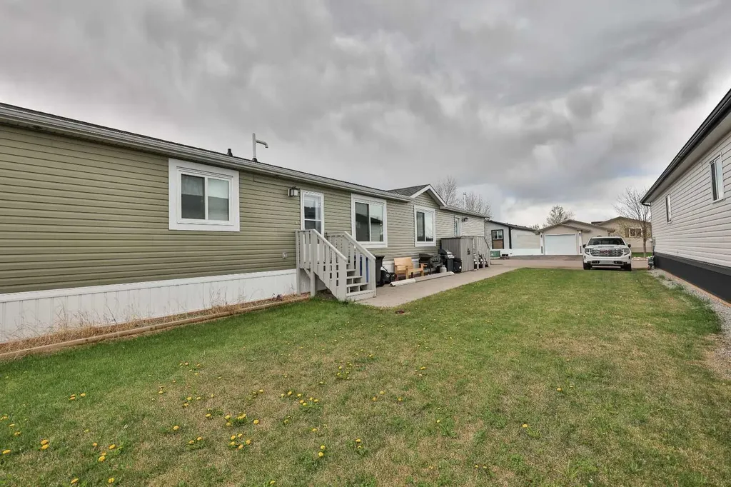 5021 Applewood Road Coaldale AB T1M 0C6