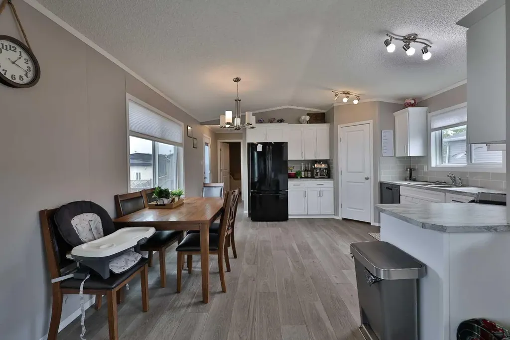 5021 Applewood Road Coaldale AB T1M 0C6