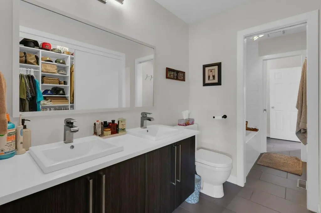 3528 20 Street SW Calgary AB T2T5X7
