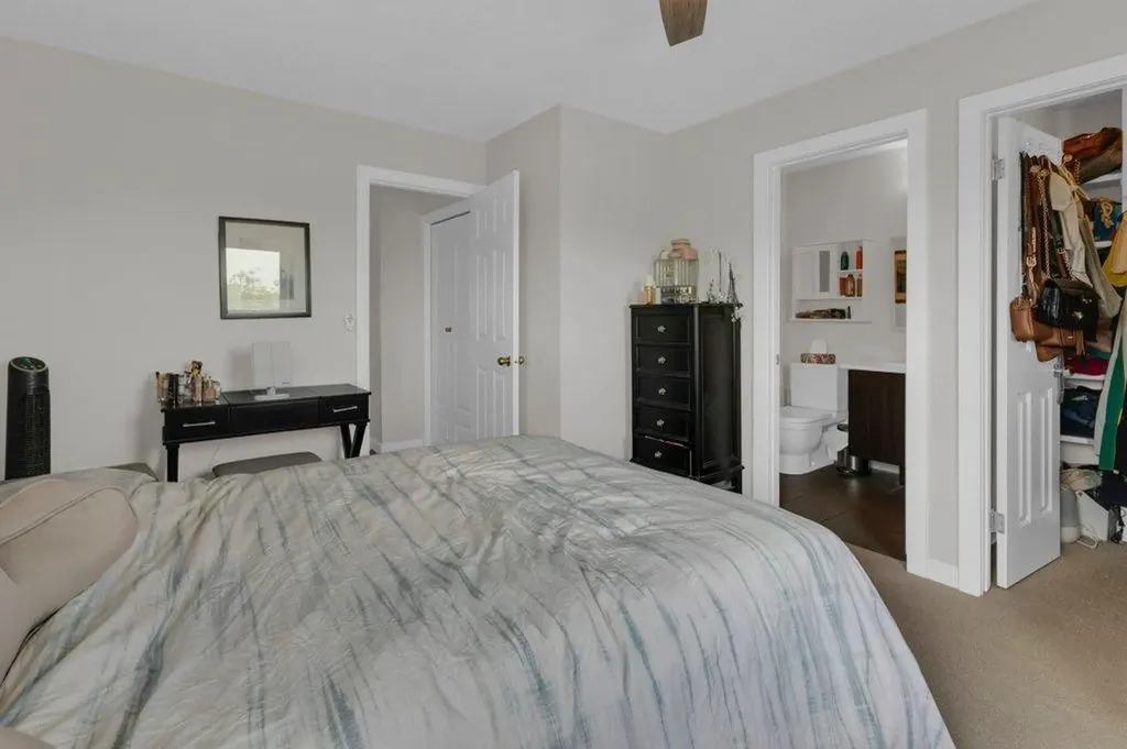 3528 20 Street SW Calgary AB T2T5X7