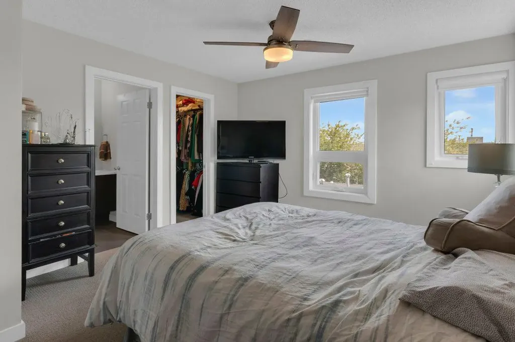 3528 20 Street SW Calgary AB T2T5X7