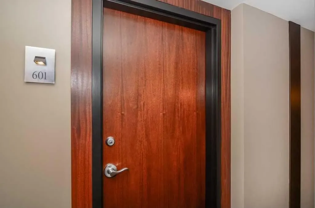 910 5 Avenue SW Calgary AB T2p0c3