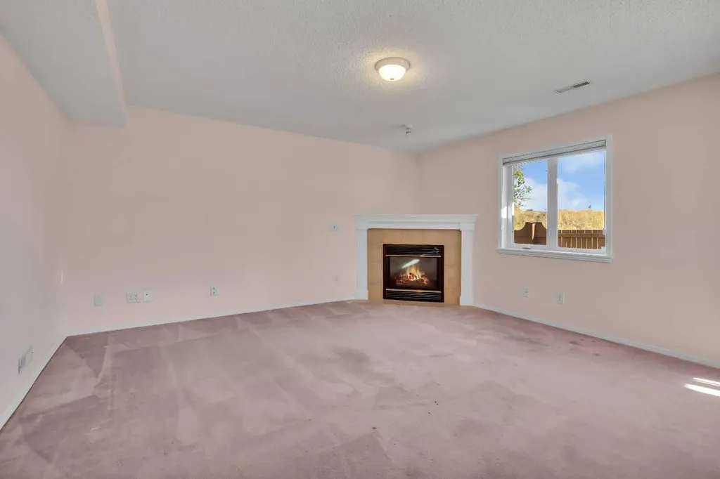 140 Valley Ridge Heights NW Calgary AB T3B 5T3
