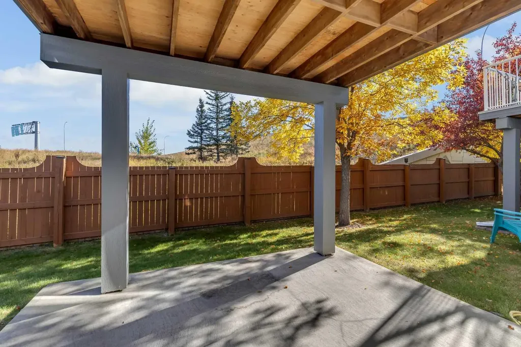 140 Valley Ridge Heights NW Calgary AB T3B 5T3