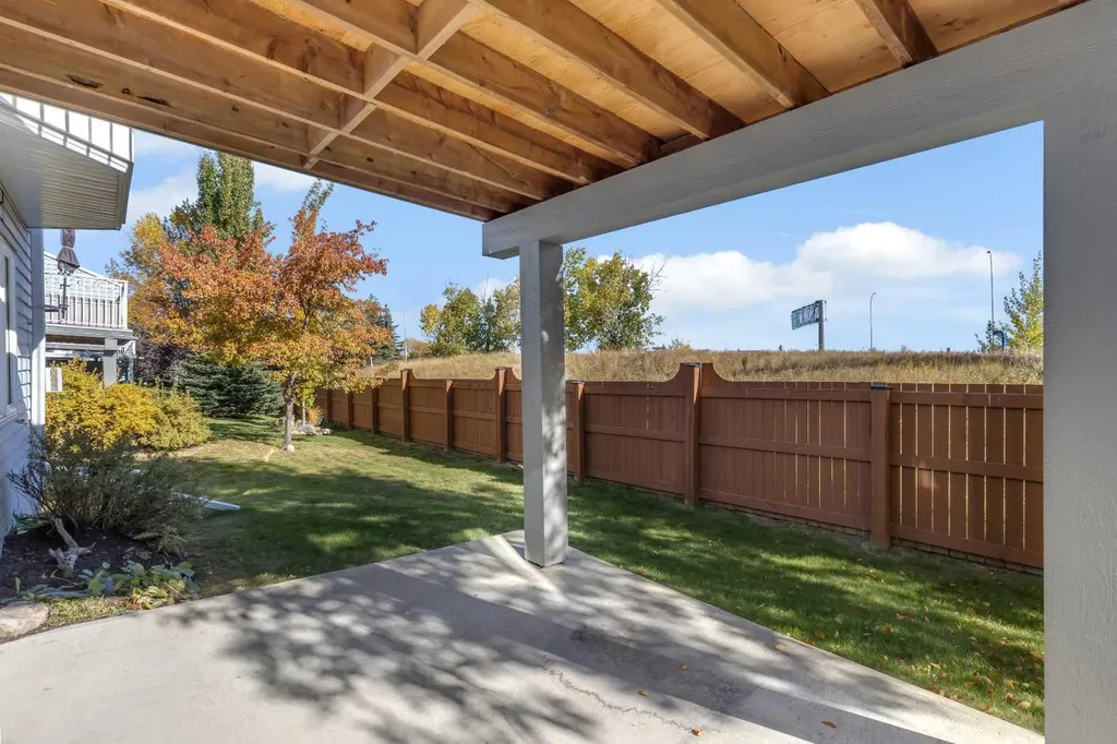 140 Valley Ridge Heights NW Calgary AB T3B 5T3