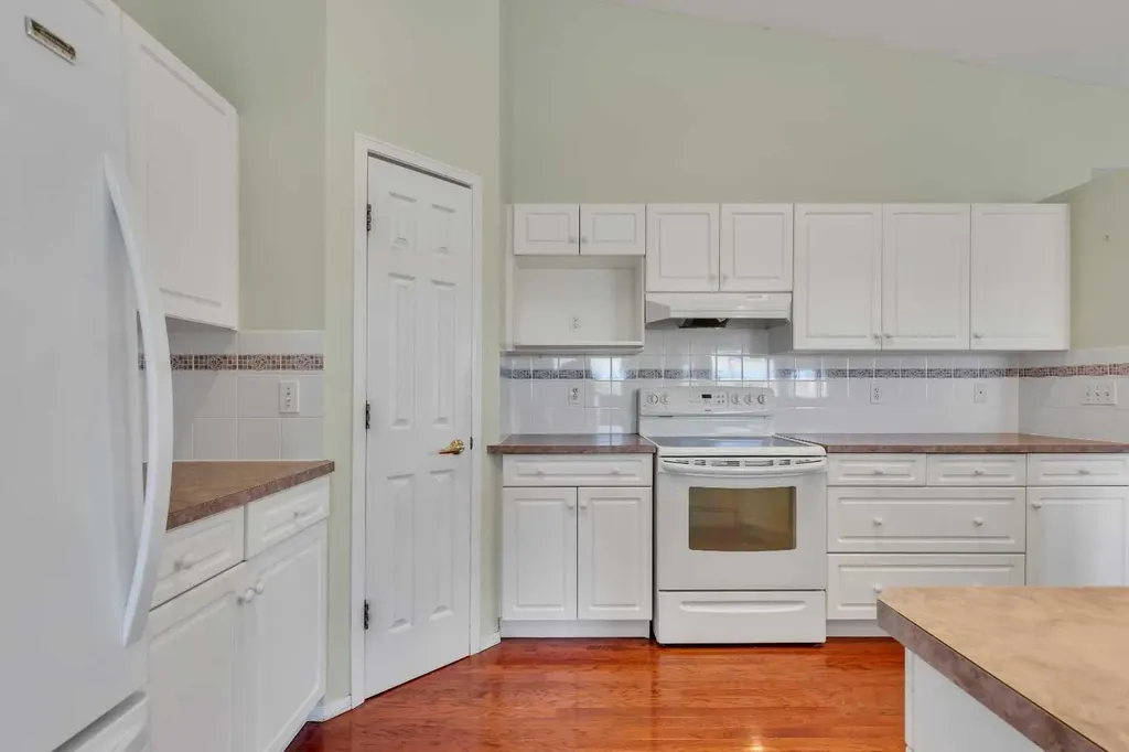 140 Valley Ridge Heights NW Calgary AB T3B 5T3