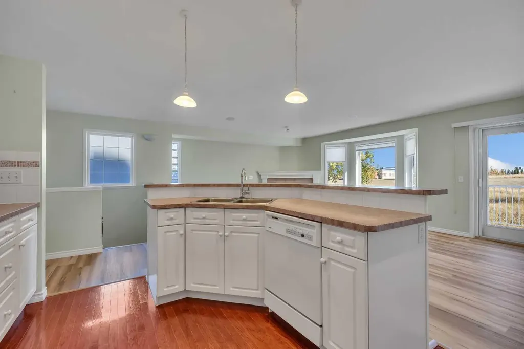 140 Valley Ridge Heights NW Calgary AB T3B 5T3