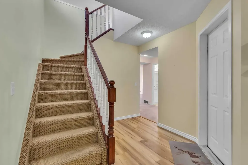 140 Valley Ridge Heights NW Calgary AB T3B 5T3
