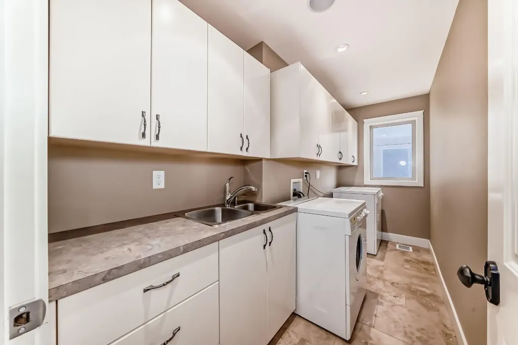 1108 Bellevue Avenue SE Calgary AB T2G 4L1