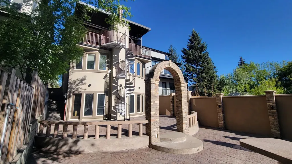 1108 Bellevue Avenue SE Calgary AB T2G 4L1