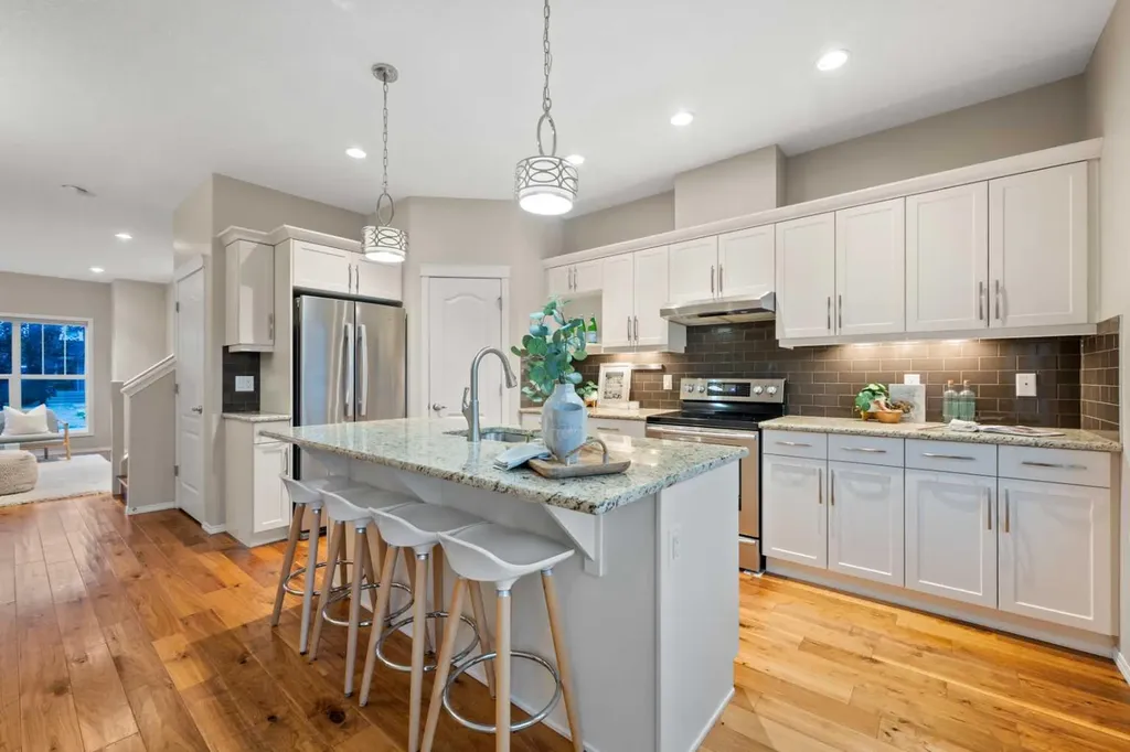 115 Evansborough Crescent NW Calgary AB T3P 0M3