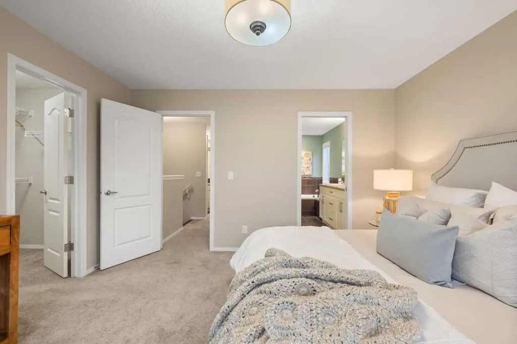 115 Evansborough Crescent NW Calgary AB T3P 0M3