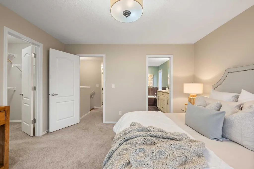 115 Evansborough Crescent NW Calgary AB T3P 0M3