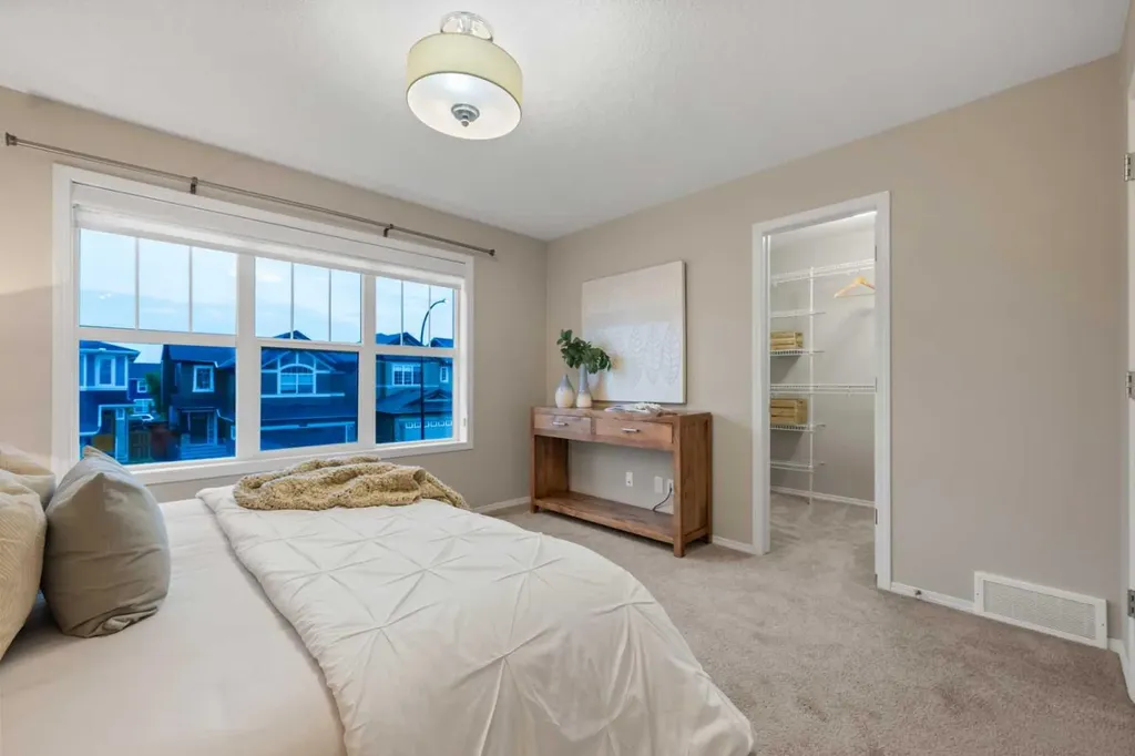 115 Evansborough Crescent NW Calgary AB T3P 0M3