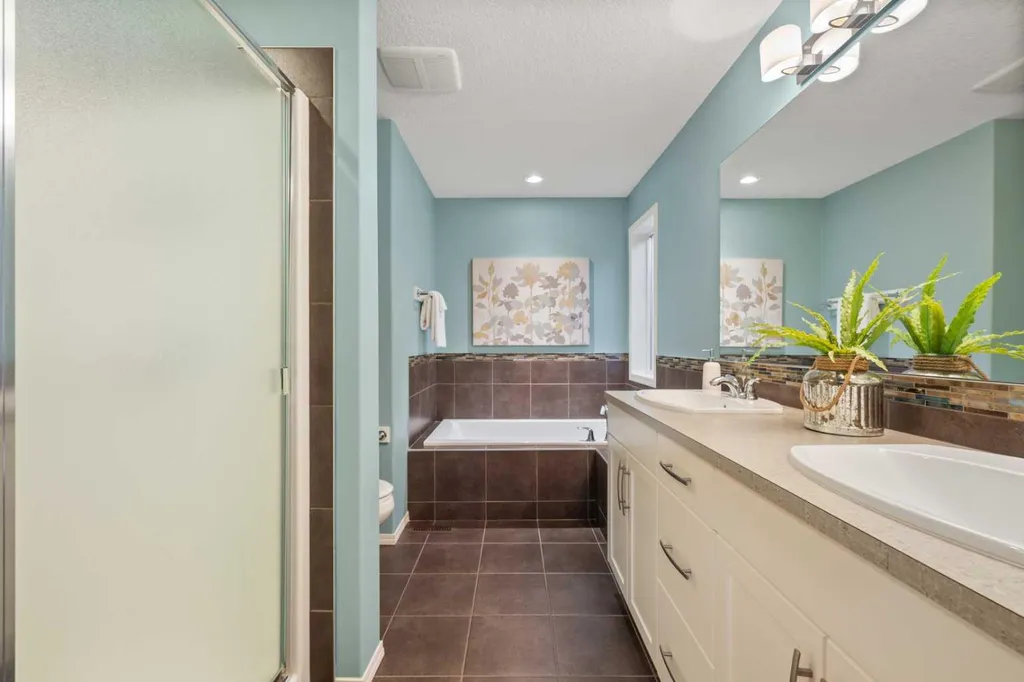 115 Evansborough Crescent NW Calgary AB T3P 0M3