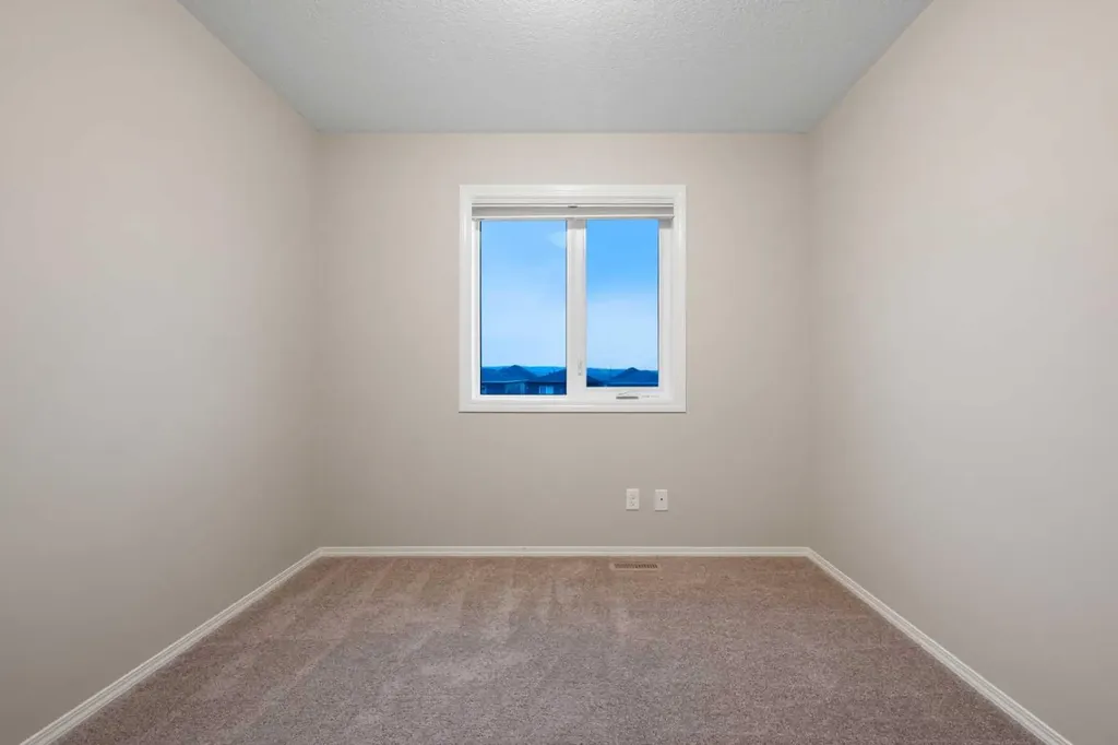 115 Evansborough Crescent NW Calgary AB T3P 0M3