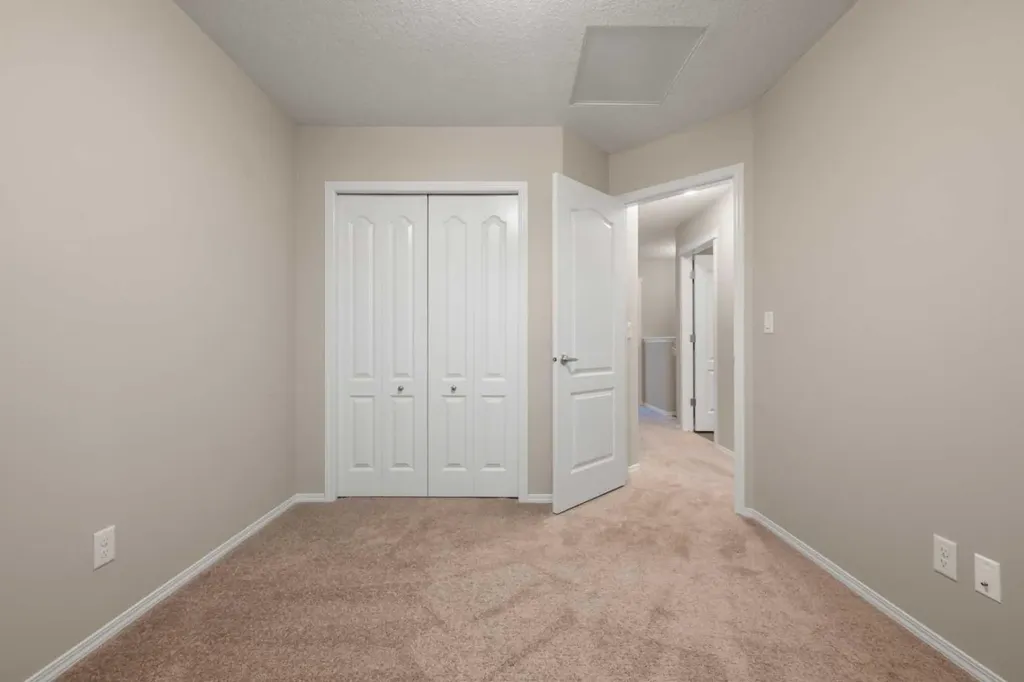 115 Evansborough Crescent NW Calgary AB T3P 0M3